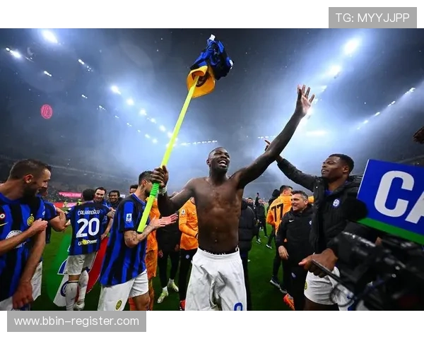 小图拉姆：追逐梦想走进球场感受上帝视角带来的比赛全新体验