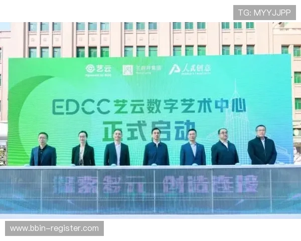 东契奇与教练组积极互动探索新战术不断创新提升球队整体表现