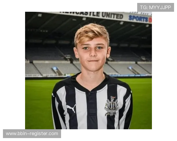 豪门球星晒童年照激励年轻球员榜样力量助力成长